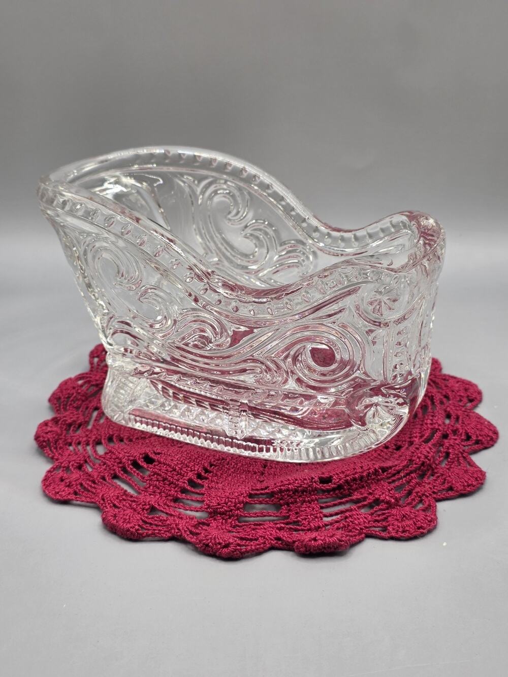 Vintage Avon 24% Lead Crystal Christmas Sleigh Centerpiece Candy Dish Decorative